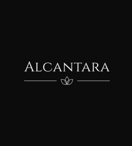 Alcantara- Modern Home With Hot Tub- Sleeps 10 Cromdale Exterior photo